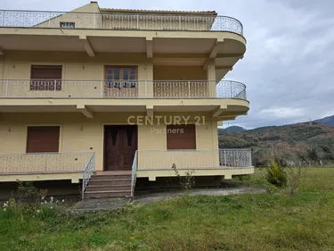 Foto di house in vendita Bërzhitë, Tiranë
