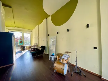 Foto e Ambient biznesi në shitje Rruga Budi, Tiranë