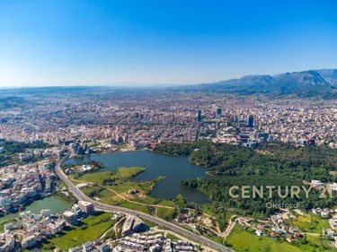 Foto di land in vendita Sauk, Tiranë