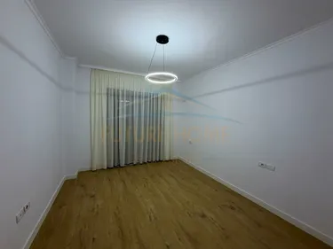 Foto di Appartamento in vendita Unaza e Madhe, Tiranë