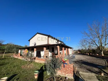 Foto di vila in vendita Pjezë, Durrës