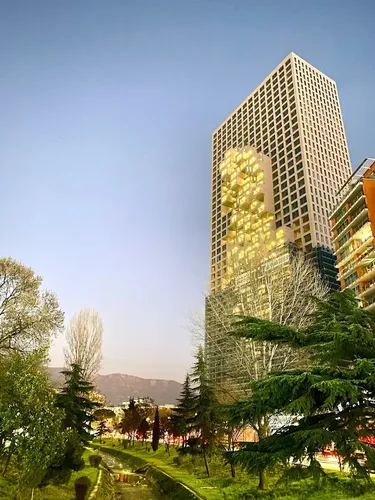 Foto e Ambient biznesi në shitje Bulevardi Bajram Curri, Tiranë