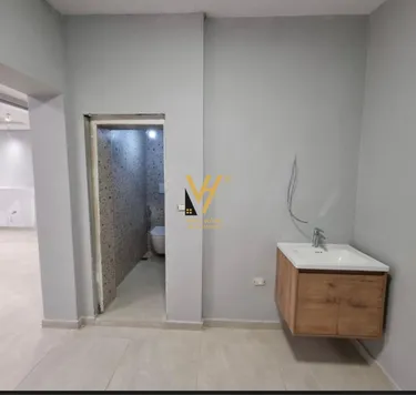 Foto e Dyqan në shitje Rruga Hoxha Tahsim, Tiranë