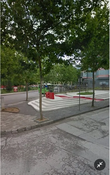 Foto di shop in vendita Ali Demi, Bulevardi Bajram Curri, Tiranë