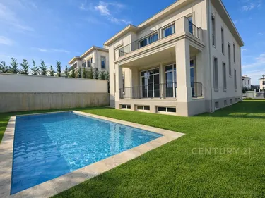 Foto e Vilë në shitje Rolling Hills Residence, Tiranë