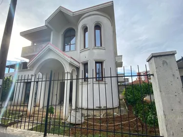 Фото vila на продажу Yzberisht, Tiranë