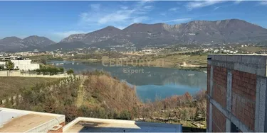 Foto di vila in vendita Swan Lake Residences, Liqeni i Farkës, Tiranë