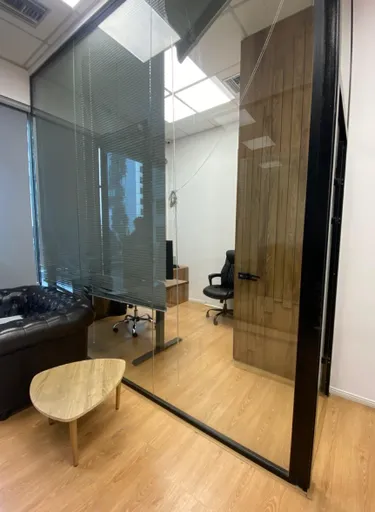 Foto e Zyrë në shitje Rruga e Kavajes, Square 21, Tiranë