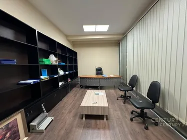 Foto e Dyqan në shitje Ish Ekspozita, Tiranë