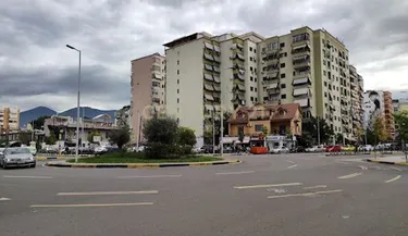 Foto av commercial till salu Komuna e Parisit, Rruga Komuna e Parisit, Tiranë