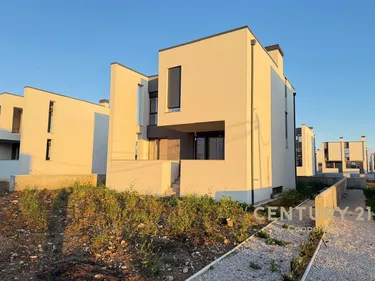 Foto di vila in vendita Hamallaj, Turquoise Marina, Durrës