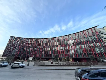 Foto e Ambient biznesi në shitje Stadiumi Air Albania, Sheshi Italia, Tiranë