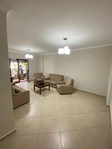 Foto di Appartamento in affitto Rruga e Kavajës, Tiranë