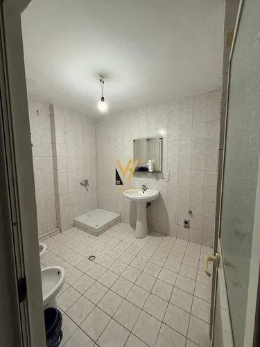 Foto di office in affitto Vasil Shanto, Tiranë