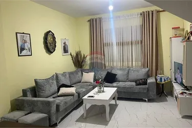 Foto e Vilë në shitje Rruga Ali Demi, Tiranë