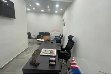 Фото shop на продажу Rruga Emin Duraku, Tiranë