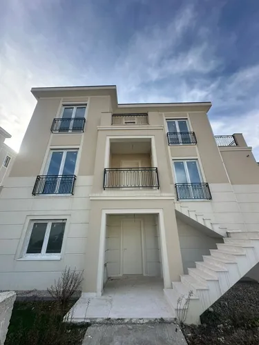 Foto von vila zum verkauf Teg, Tiranë