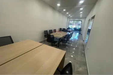 Фото shop на продажу Rruga Emin Duraku, Tiranë