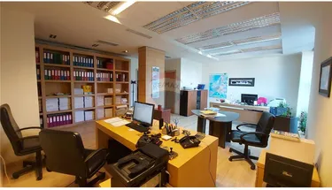 Foto di office in vendita Liceu Artistik, Rruga Elbasanit, Tiranë