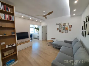 Foto von Wohnung zum verkauf Komuna e Parisit, Rruga Bilal Golemi, Tiranë