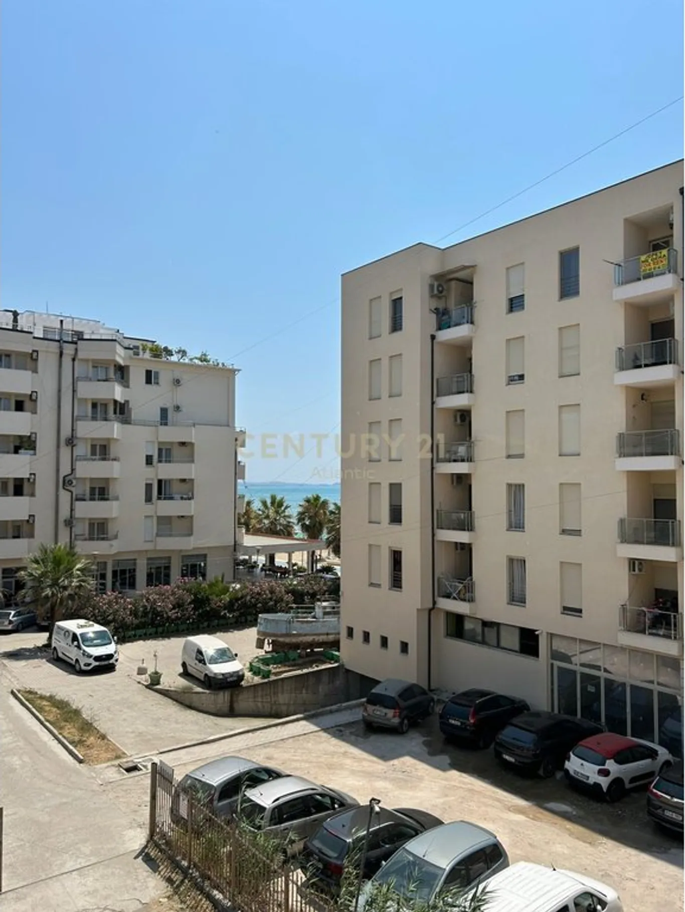 Apartament 1+1 + Verande Për Shitje , prane portit te ri Durres/Marina , 20 m nga deti në Plazh, Durrës