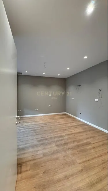 Foto e Apartment në shitje Kompleksin Xheluks, Rruga e Elbasanit, Tiranë