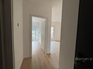 Foto e Apartment në shitje Qendra Tregtare Qtu, Univers City, Tiranë