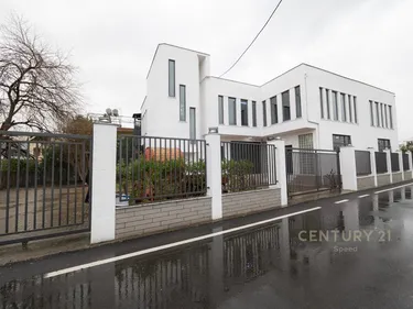 Zdjęcie commercial na sprzedaż Stacioni Trenit Shkozet, Durrës