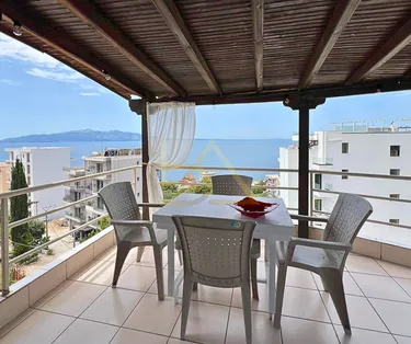 Shitet Papafingo me Pamje nga Deti – Sarandë