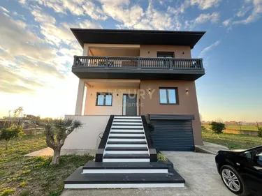 Foto di vila in vendita Shijak, Katër Rrugët, Durrës