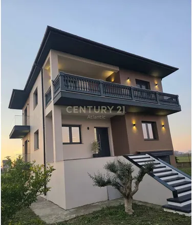 Foto di vila in vendita Shijak, Katër Rrugët, Durrës