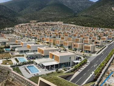 For Sale, 2-Storey Villa Big Twin, Green Coast, Palasë