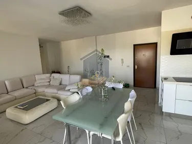 Foto di Appartamento in vendita Shkëmbi i Kavajës, Rruga Shkembi i Kavajes, Durrës