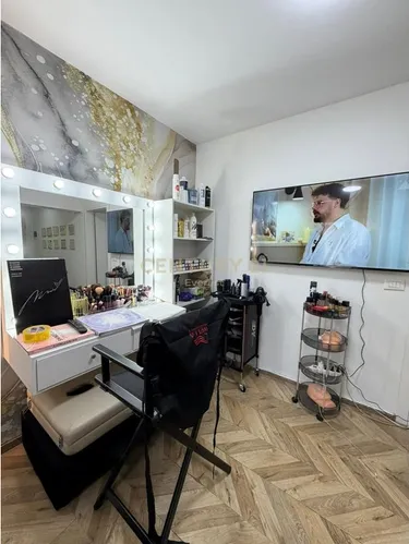 Foto di shop in vendita Komuna e Parisit, Tiranë