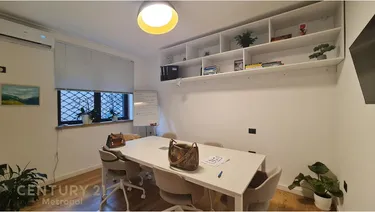 Foto di office in vendita Sheshi Willson, Tiranë