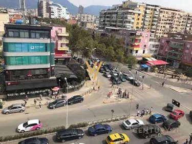 Foto di Appartamento in vendita 21 Dhjetori, Tiranë