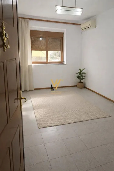 Foto e studio në shitje Rruga e Elbasanit, Tiranë